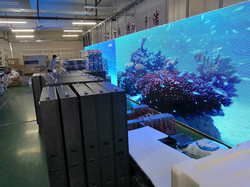 華邦瀛光電LED顯示屏進行出廠前測試，即將遠赴孟加拉